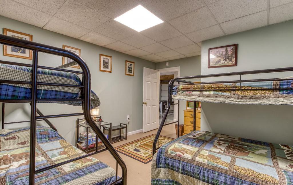Rock Of Ages, Hot Tub, Game Room, Wifi, 1089 Free Tickets Each Paid Day, Dollywood And Chalet