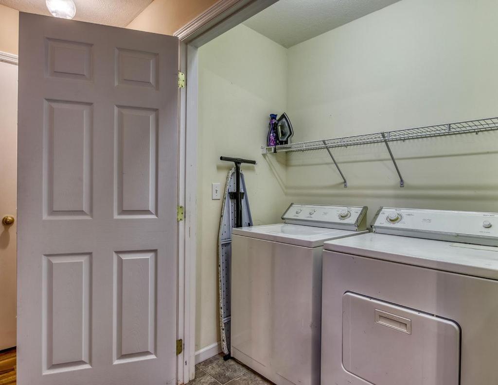 Rock Of Ages, Hot Tub, Game Room, Wifi, 1089 Free Tickets Each Paid Day, Dollywood And Chalet