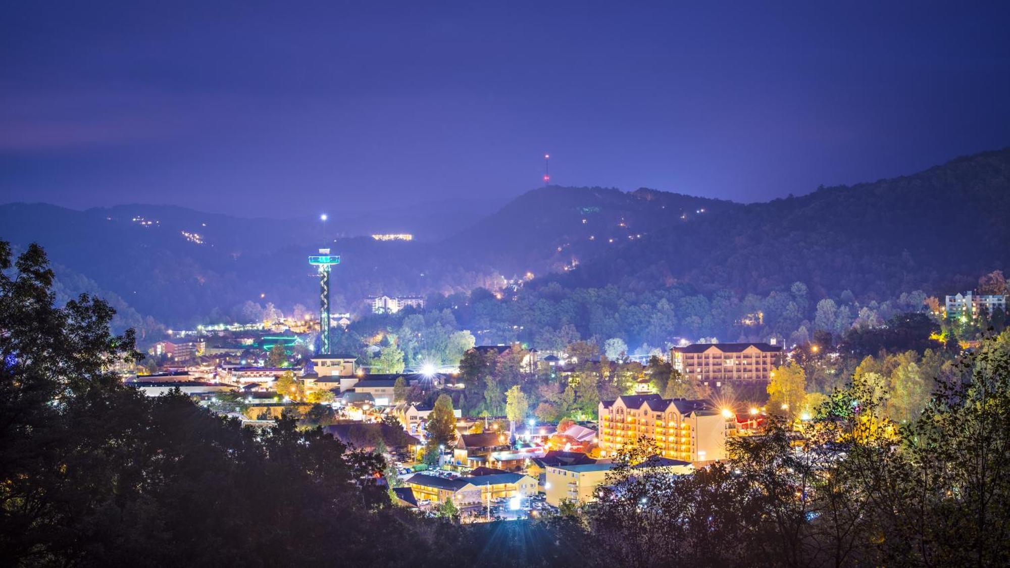 Rock Of Ages, Hot Tub, Game Room, Wifi, 1089 Free Tickets Each Paid Day, Dollywood And * Pigeon Forge